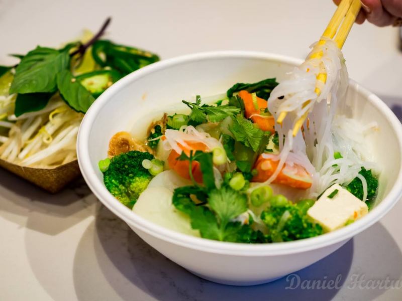 The newly opened Mumfresh at Palace Station has vegan eats. For more vegan dining in Las Vegas visit www.vegansbaby.com