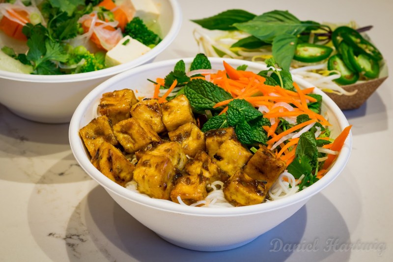 The newly opened Mumfresh at Palace Station has vegan eats. For more vegan dining in Las Vegas visit www.vegansbaby.com