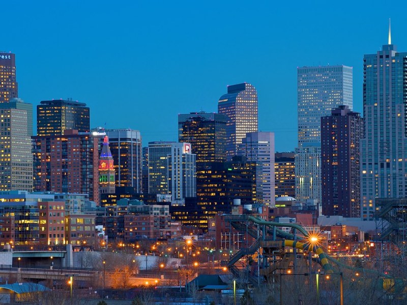 Vegan dining guide to Denver. For more vegan dining guides around the world, visit www.vegansbaby.com