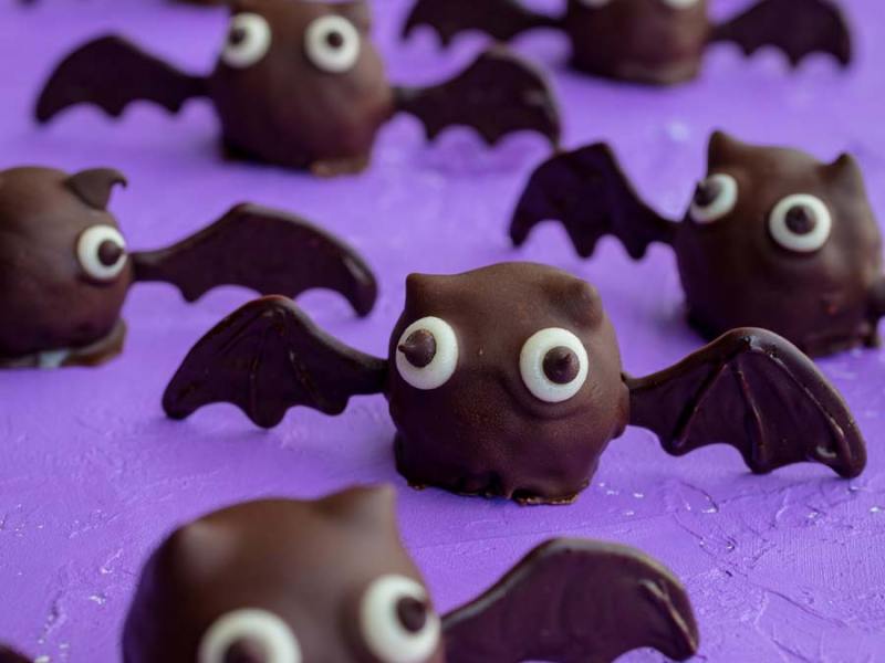 Round-up of spooky vegan Halloween recipes from vegan recipe bloggers. For more vegan recipes, visit www.vegansbaby.com
