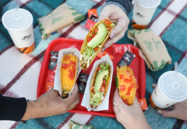 Del Taco just launched their Beyond Avocado vegan tacos. Find out more about the launch and if there's cross-contamination. For more vegan dining news, visit www.vegansbaby.com