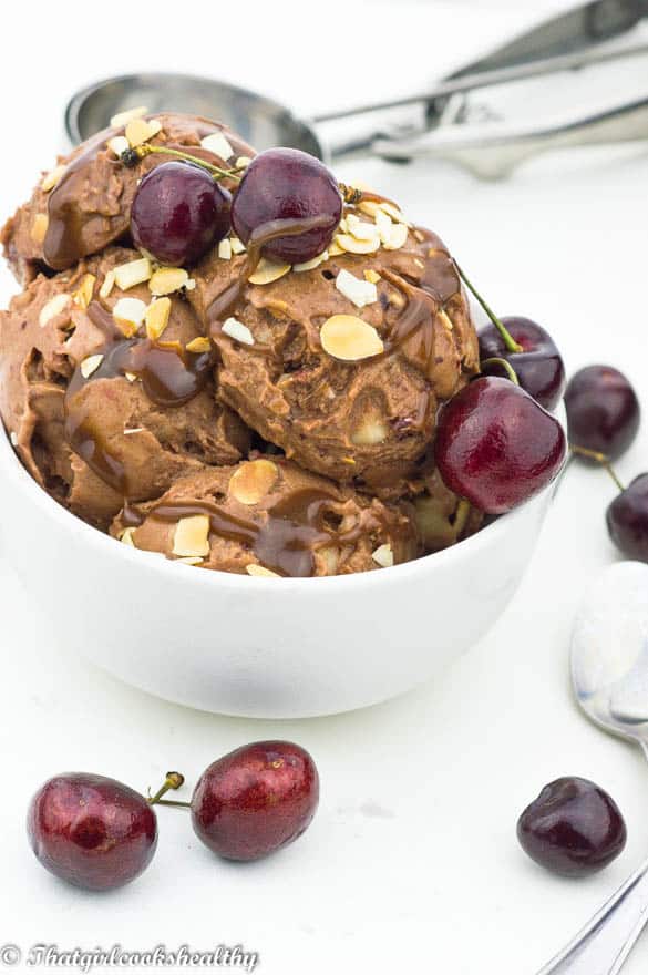 A round-up of vegan dessert recipes to make for Valentine's Day. For more recipe round-ups, visit www.vegansbaby.com