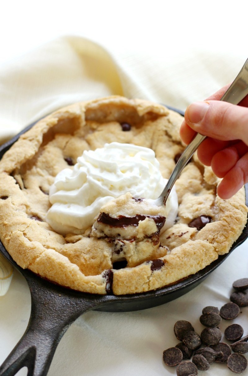 A round-up of vegan dessert recipes to make for Valentine's Day. For more recipe round-ups, visit www.vegansbaby.com
