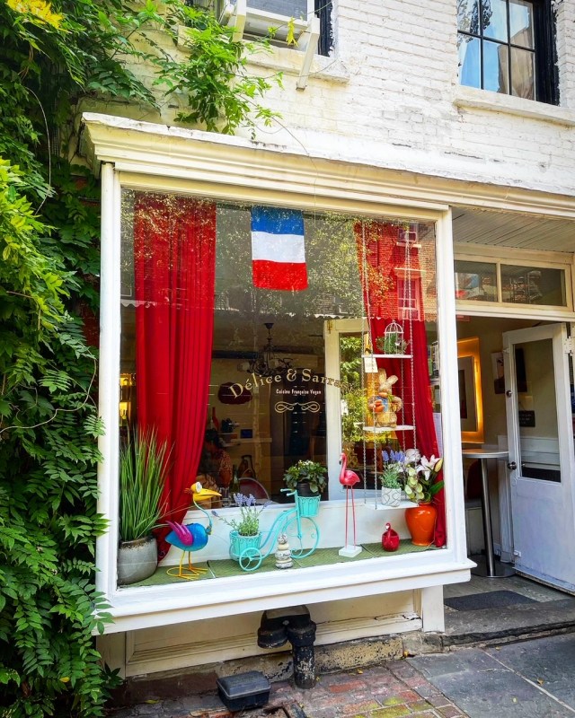 Vegans, Baby is expanding to New York City to guide you to vegan options in New York. 
