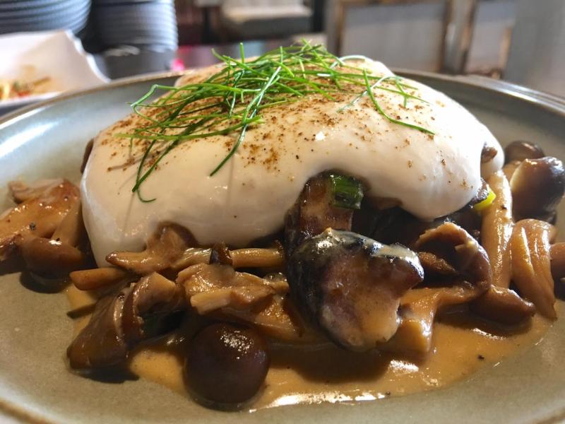 The new vegan menu at Sake Rok in Las Vegas is out. Learn more about vegan options in Las Vegas at www.vegansbaby.com/vegansbaby2018