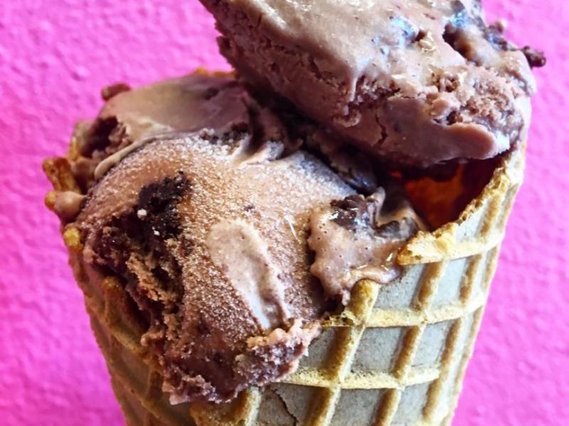 Vegan ice cream in Las Vegas can be found at Perfect Scoop. With two locations, the almond milk dessert comes in a variety of flavors. For more vegan food in Las Vegas, visit www.vegansbaby.com/vegansbaby2018