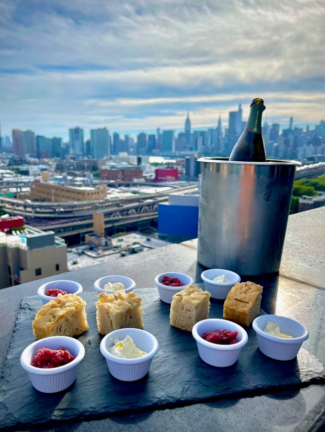 Vegans Baby and Vegan World Tours presents a NYC vegan foodie weekend Aug. 20 - 22, 2021. Reserve your spot today for this vegan food event in New York City.