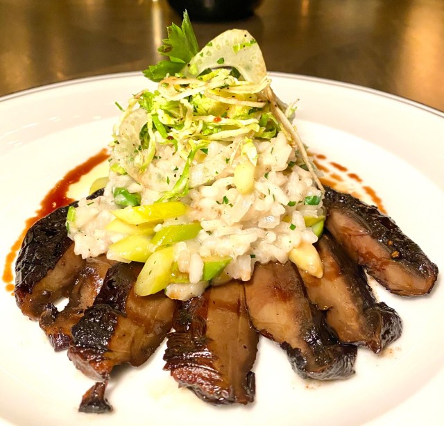 Looking for a steakhouse with vegan options in Las Vegas? Check out the vegan options at Barry's Downtown Prime. For more vegan dining, visit www.vegansbaby.com