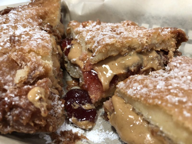 15 of the best vegan dishes in Las Vegas that everyone needs to try! For more vegan food in Las Vegas, visit www.vegansbaby.com/vegansbaby2018