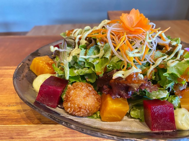 Chikyū is a plant-based Japanese restaurant in Las Vegas. The Las Vegas vegan restaurant serves izakaya and sushi. For more vegan dining in Las Vegas, visit www.vegansbaby.com