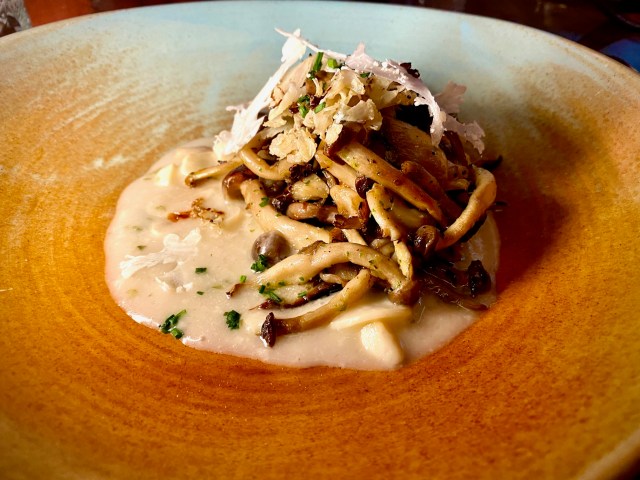 EDO Tapas + Wine offers a vegan tasting menu and more vegan options and is a vegan-friendly restaurant in Las Vegas. For more vegan options, visit www.vegansbaby.com