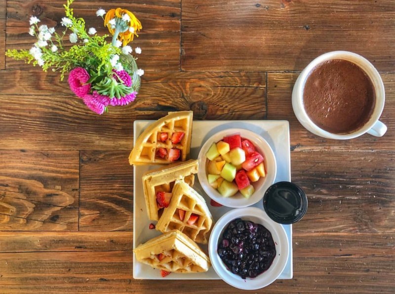 The seven best vegan brunches in Las Vegas that also serve alcohol. For more vegan food in Las Vegas, visit www.vegansbaby.com