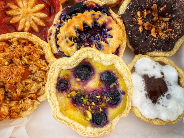 Pie Roller Desserts is a vegan pie pop-up at Las Vegas farmers markets. They make vegan pies and vegan gelato in Las Vegas. For more vegan options in Las Vegas visit www.vegansbaby.com