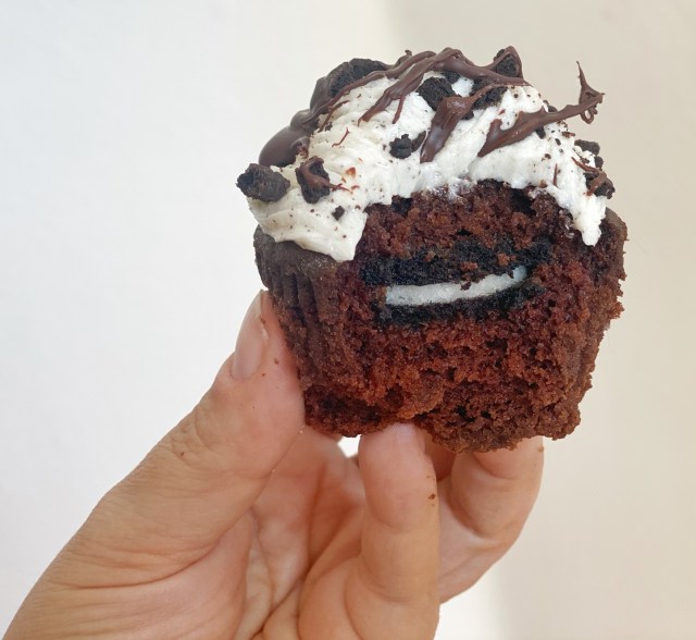The Cupcave is an all-vegan bakery in Las Vegas and offers pick-up and nationwide shipping. For more vegan bakeries in Las Vegas visit www.vegansbaby.com