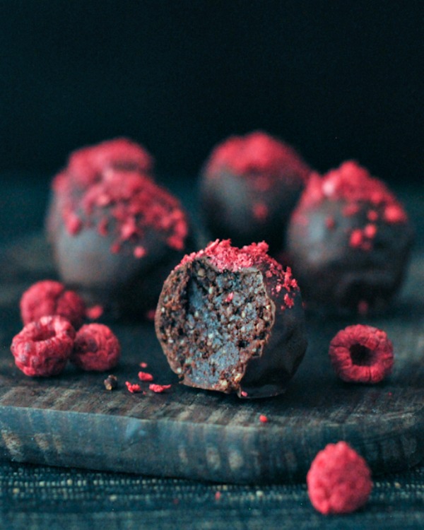 A round-up of vegan dessert recipes to make for Valentine's Day. For more recipe round-ups, visit www.vegansbaby.com