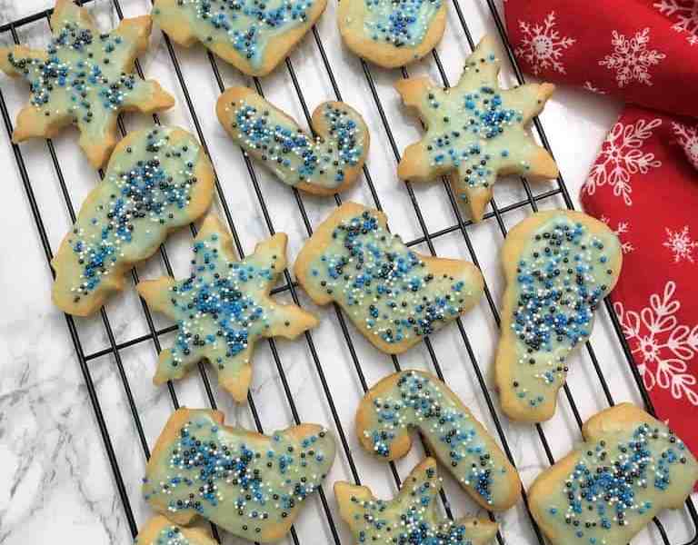 Even if you're vegan, you can have Christmas cookies. Here's a roundup of vegan Christmas cookies we love. For more recipes, visit www.vegansbaby.com