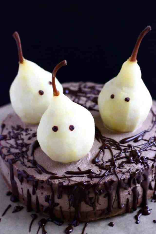 Round-up of spooky vegan Halloween recipes from vegan recipe bloggers. For more vegan recipes, visit www.vegansbaby.com