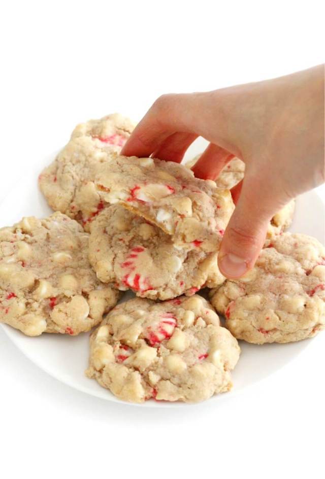 Even if you're vegan, you can have Christmas cookies. Here's a roundup of vegan Christmas cookies we love. For more recipes, visit www.vegansbaby.com