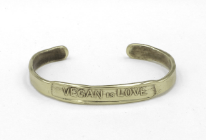 Looking for vegan holiday gifts? Vegans, Baby is proud to present the vegan holiday gift guide packed with our top picks, discount codes and giveaways! For more vegan and cruelty-free gifts, visit www.vegansbaby.com/vegansbaby2018